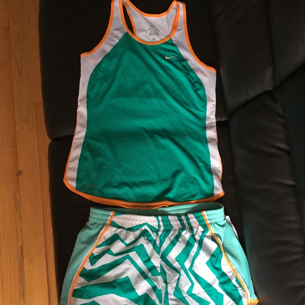 Nike -set : Green geometry print Sz S